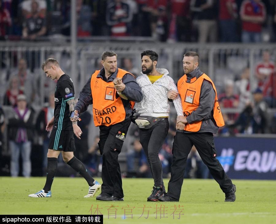 欧冠-拜仁2-2皇马伯纳乌再战 维尼修斯个人双响